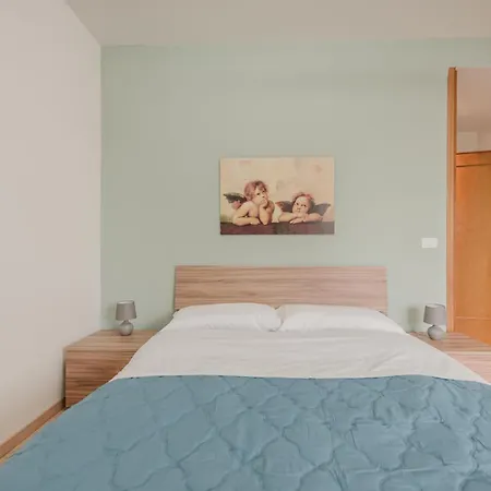 Viky Flat - 15 Min From & Free Parking *